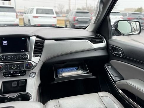 Used 2018 Chevrolet Suburban LT image 31