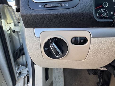 Used 2012 Volkswagen Eos Komfort FWD image 12