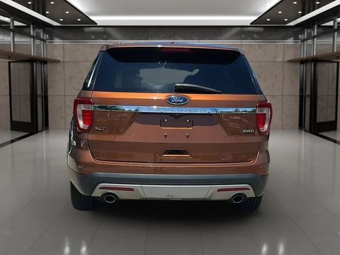 Used 2017 Ford Explorer XLT AWD/4WD image 4