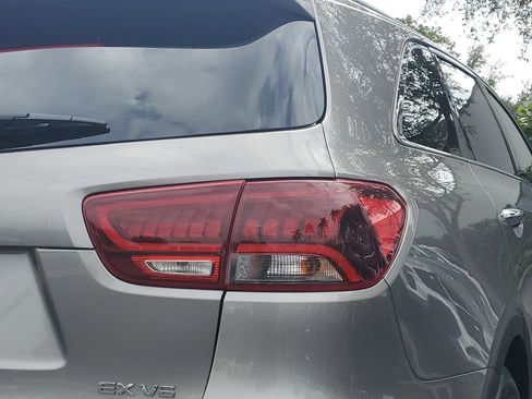 Used 2019 Kia Sorento EX image 26