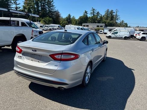 Used 2015 Ford Fusion SE FWD image 5