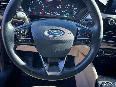 Used 2022 Ford Escape SE w/ SE Sport Appearance Package image 7