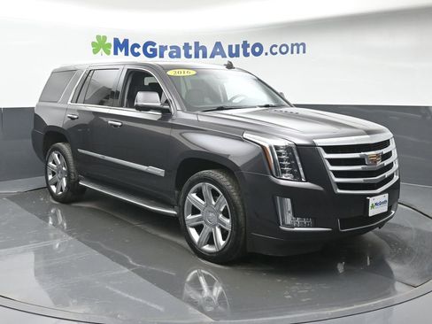 Used 2016 Cadillac Escalade Luxury image 2