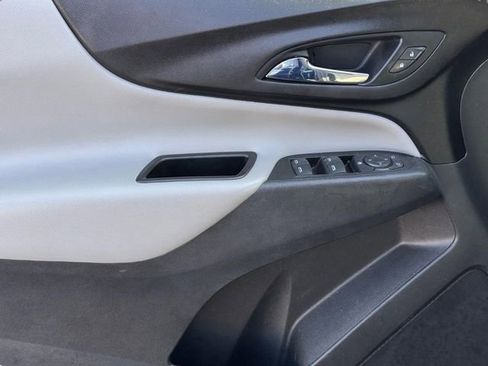 Used 2021 Chevrolet Equinox LS AWD/4WD image 13
