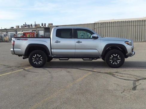 Used 2022 Toyota Tacoma TRD Off-Road AWD/4WD image 4