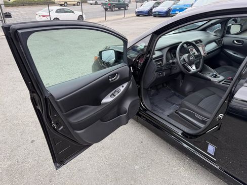 Used 2025 Nissan Leaf S FWD image 9