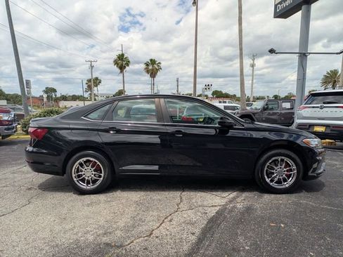 Used 2021 Volkswagen Jetta SE FWD image 4