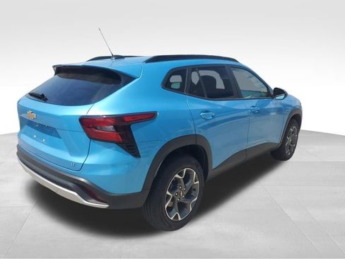 Used 2025 Chevrolet Trax LT w/ Driver Confidence Package image 6