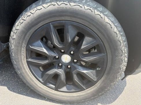 Used 2019 Chevrolet Silverado 1500 Custom w/ Custom Value Package AWD/4WD image 4