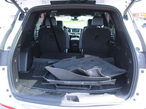 Used 2022 Buick Enclave Premium w/ LPO, Touring Package AWD/4WD image 7