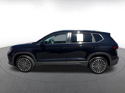 Used 2025 Volkswagen Taos SE image 9