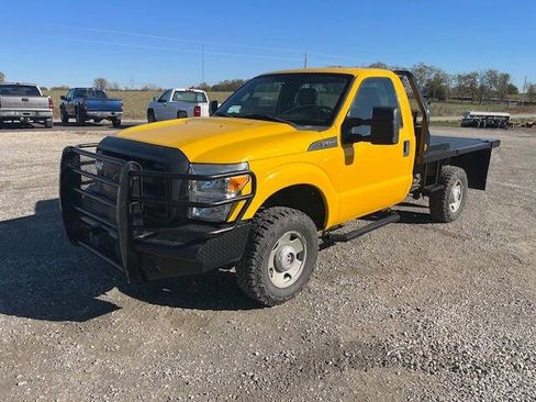 Used 2013 Ford F250 XL w/ Camper Pkg image 2