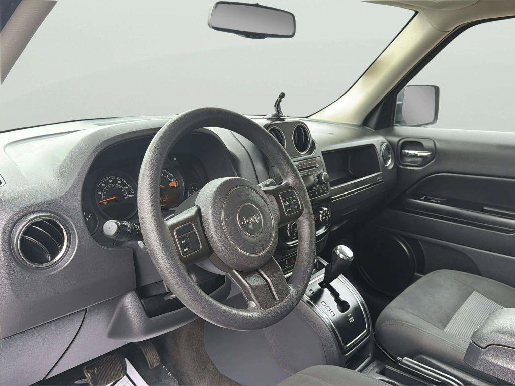 Used 2016 Jeep Patriot Sport w/ Power Value Group AWD/4WD image 10