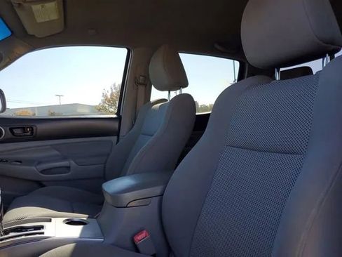 Used 2011 Toyota Tacoma PreRunner image 15