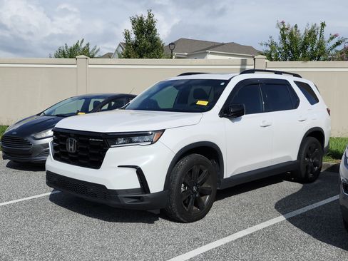 Used 2025 Honda Pilot Black Edition image 14
