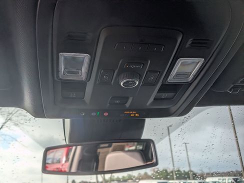 Certified 2024 Chevrolet Suburban Z71 w/ Luxury Package image 31