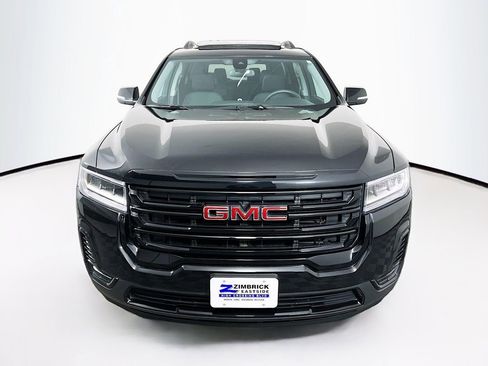 Used 2023 GMC Acadia SLE image 2