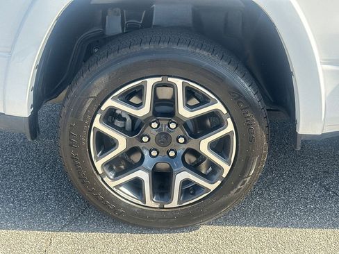 Used 2025 RAM 1500 Laramie AWD/4WD image 17