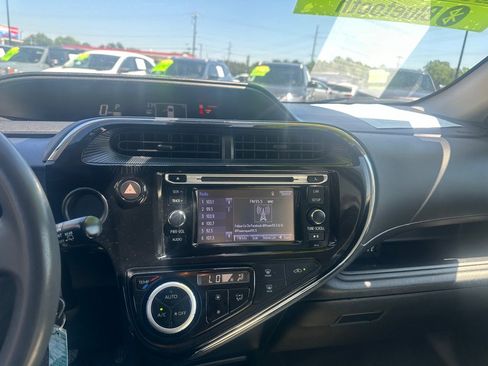 Used 2018 Toyota Prius C One FWD image 15