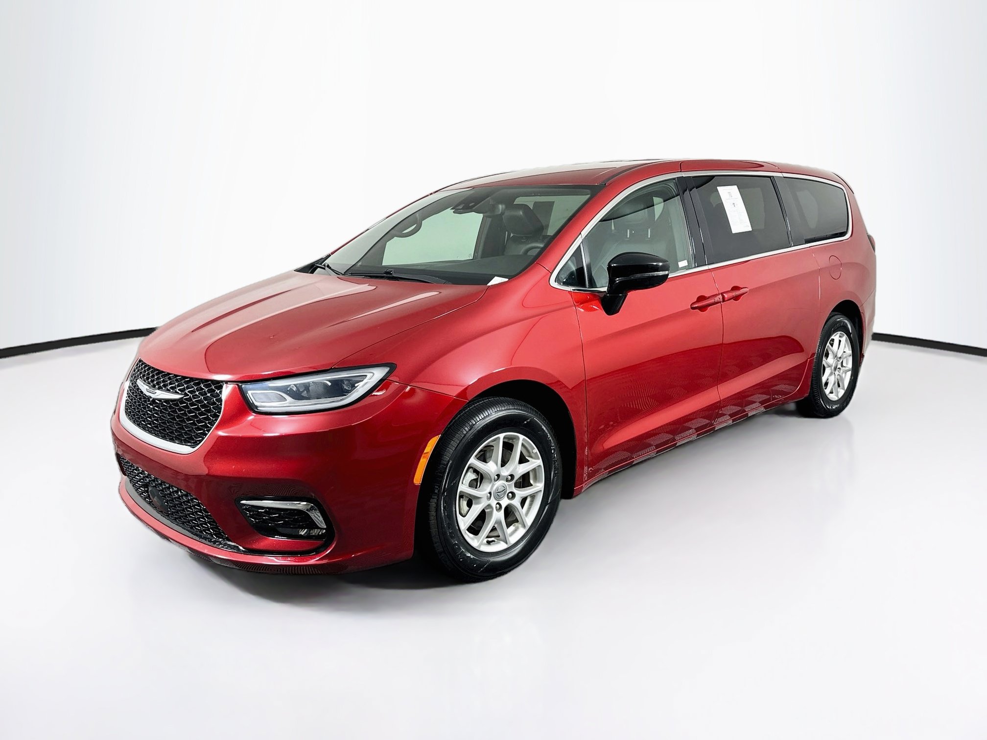 Used 2025 Chrysler Pacifica Select FWD image 3