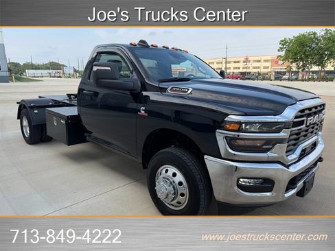 Used 2025 RAM 3500 Tradesman RWD image 32