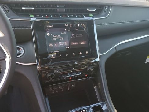 New 2025 Jeep Grand Cherokee L Altitude image 26