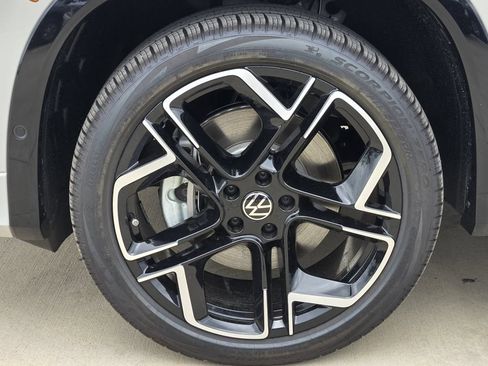 New 2026 Volkswagen Tiguan SEL R-Line AWD/4WD image 11