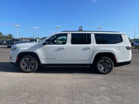 Used 2024 Jeep Wagoneer L Series II w/ Flexible Seating Group RWD image 4