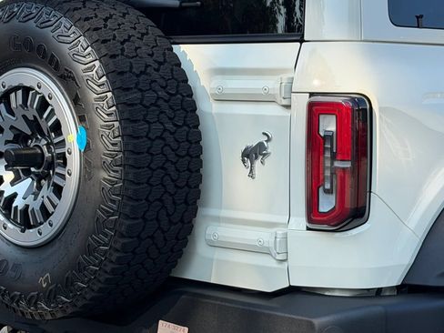 New 2026 Ford Bronco Outer Banks w/ Sasquatch Package AWD/4WD image 6
