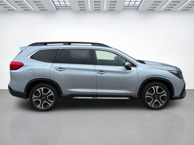 Used 2023 Subaru Ascent Limited w/ Technology Package AWD/4WD image 3
