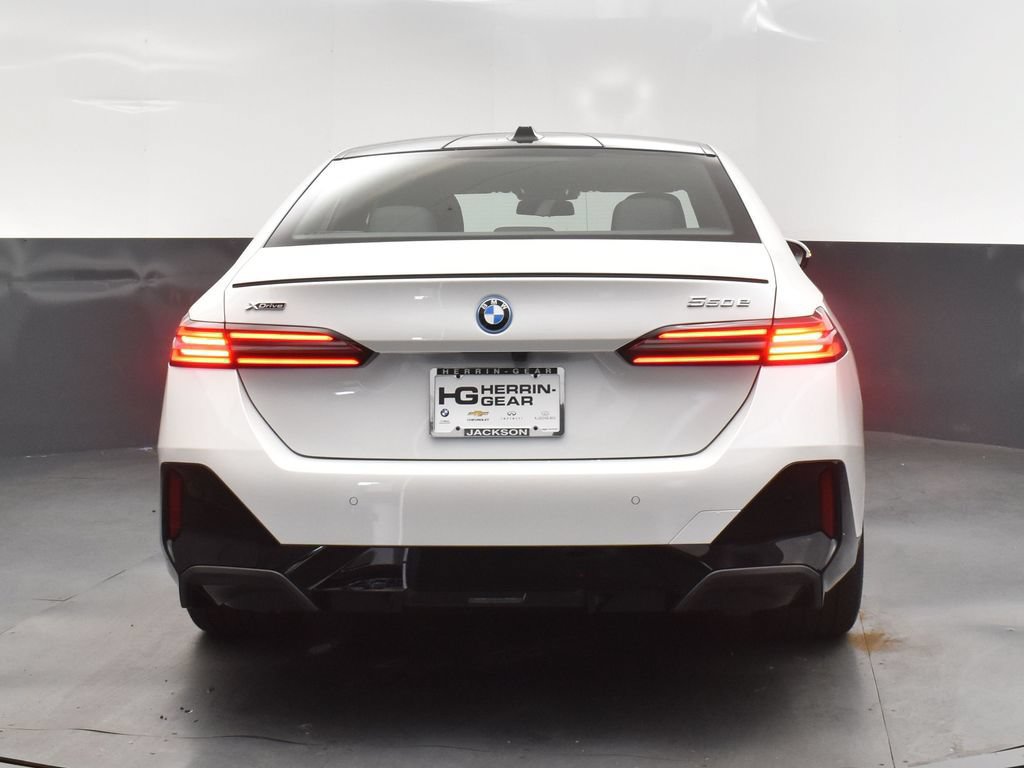 Used 2026 BMW 550e xDrive w/ Premium Package AWD/4WD image 6