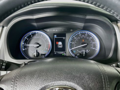 Used 2019 Toyota Highlander XLE FWD image 19