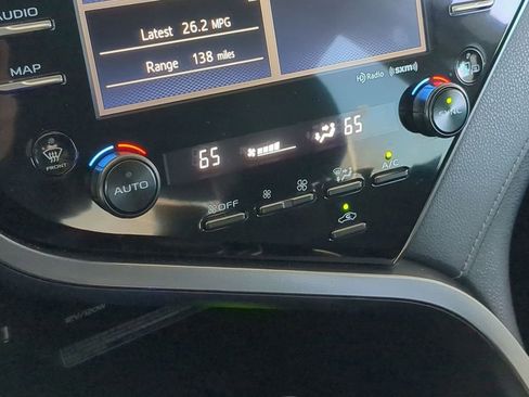 Used 2019 Toyota Camry XSE image 14