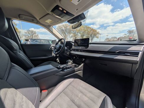 Used 2025 Mitsubishi Outlander SE image 32