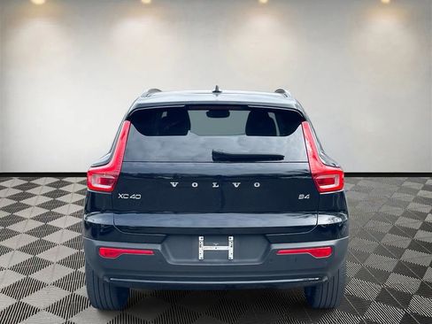 Used 2023 Volvo XC40 B4 Plus w/ Driver Assist Package image 4