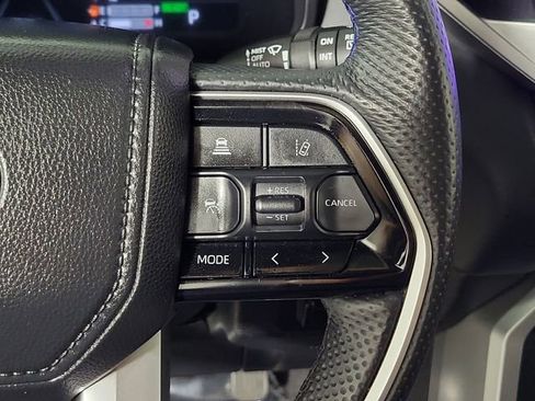 Used 2025 Toyota Sequoia Platinum AWD/4WD image 27