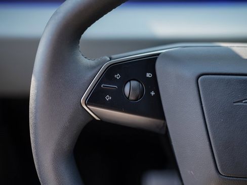 Used 2025 Tesla Cybertruck AWD Crew Cab image 27