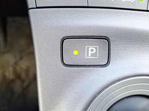 Used 2014 Toyota Prius Four FWD image 20