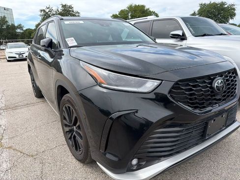Used 2024 Toyota Highlander XSE FWD image 3