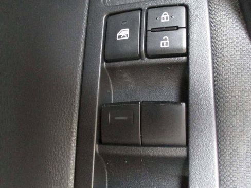 Used 2022 Toyota Corolla LE image 16