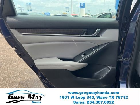 Used 2018 Honda Accord Touring image 16