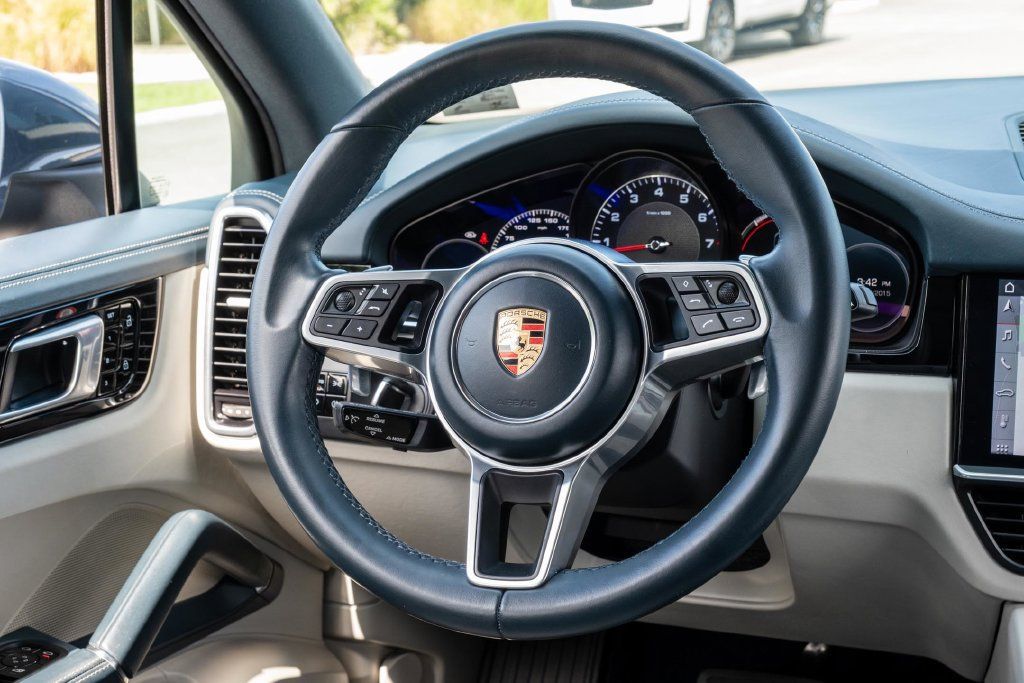 Used 2020 Porsche Cayenne S w/ Premium Package AWD/4WD image 31