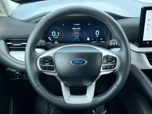 Certified 2025 Ford Explorer Active w/ Active Comfort Package image 24