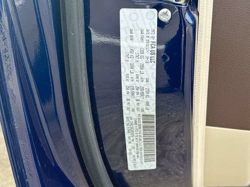 Used 2017 Chrysler Pacifica Touring-L FWD image 33
