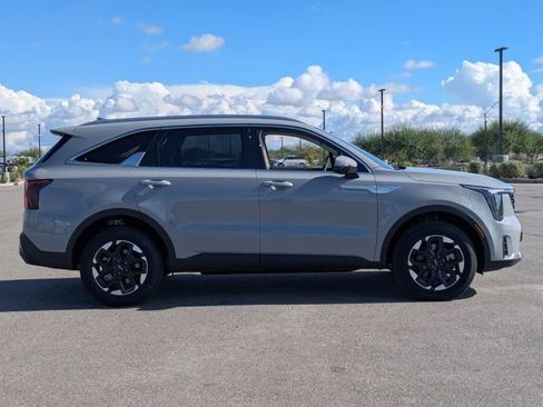 Certified 2025 Kia Sorento S image 6