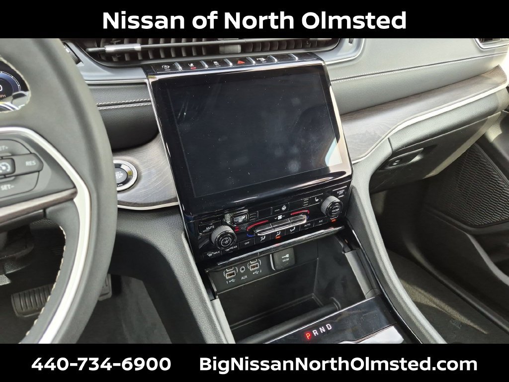 Used 2023 Jeep Grand Cherokee Limited AWD/4WD image 16