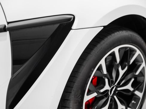 Used 2021 Aston Martin DBX AWD/4WD image 8