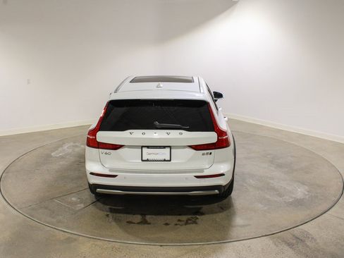 Used 2024 Volvo V60 B5 Cross Country Plus image 4
