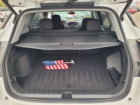 Used 2023 GMC Terrain SLE w/ Driver Convenience Package image 27