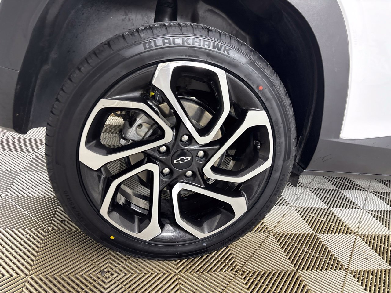 Used 2024 Chevrolet Trax RS FWD image 31